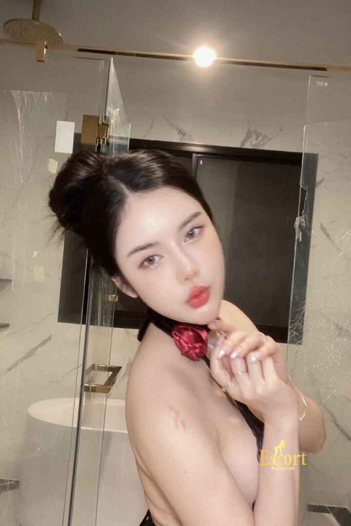 Escort Malay Girl Grace Thailand escort girl in KL offering services, French kiss, blowjob, flirting KL Escort Girl Service