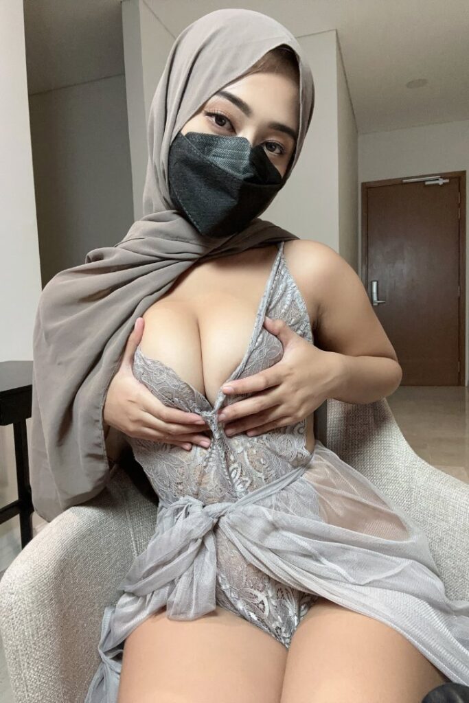 Escort Malay Girl Woman in hijab and mask wearing lingerie KL Escort Girl Service