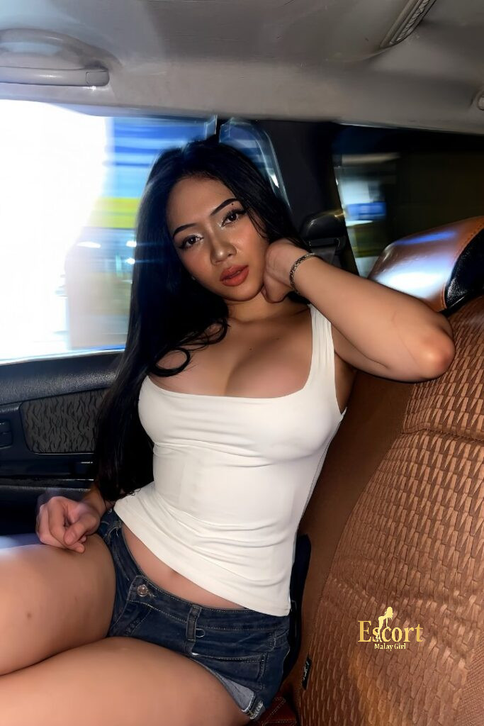 Escort Malay Girl Shawira, a 166cm Malay escort with C cups, in a car, Kuchai Lama incall &amp; KL outcall KL Escort Girl Service